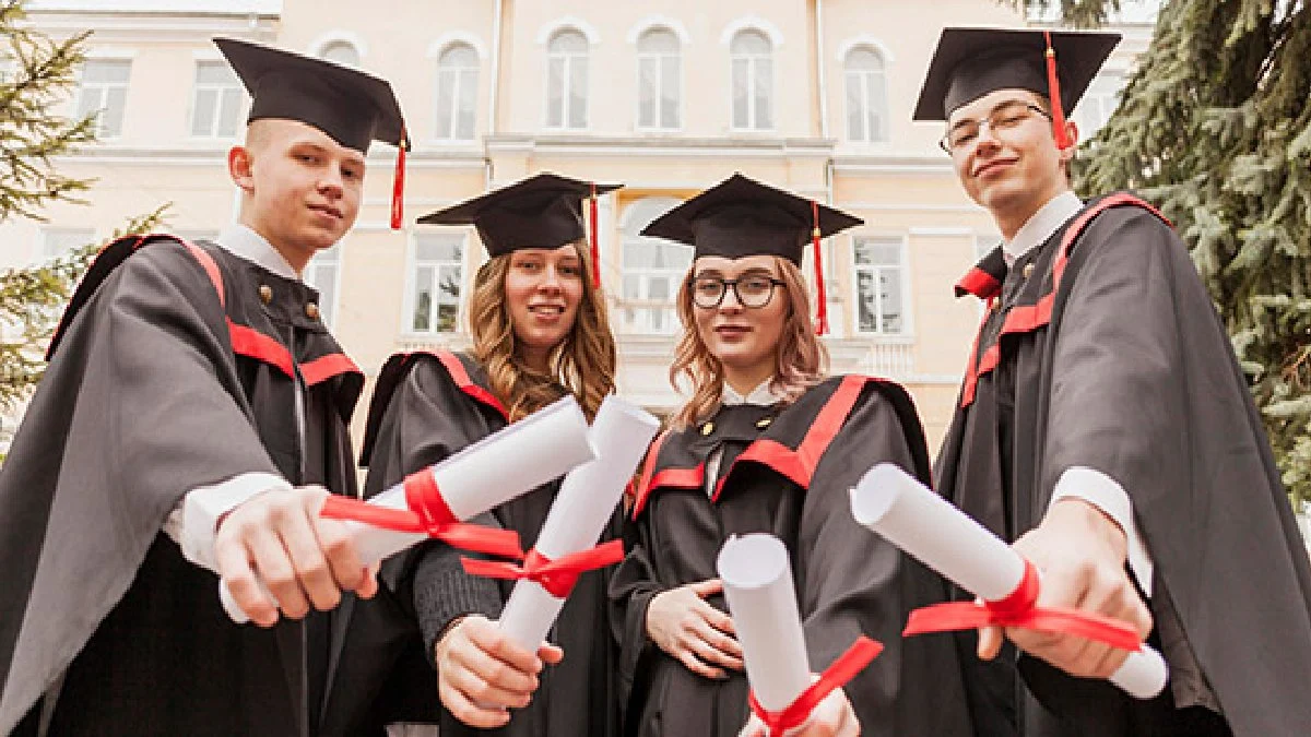 Türkiye'nin En Güçlü Diplomalarına Sahip Üniversiteler Belli Oldu: Mezunlar İş Aramadan Şirketlerin Radarına Giriyor!