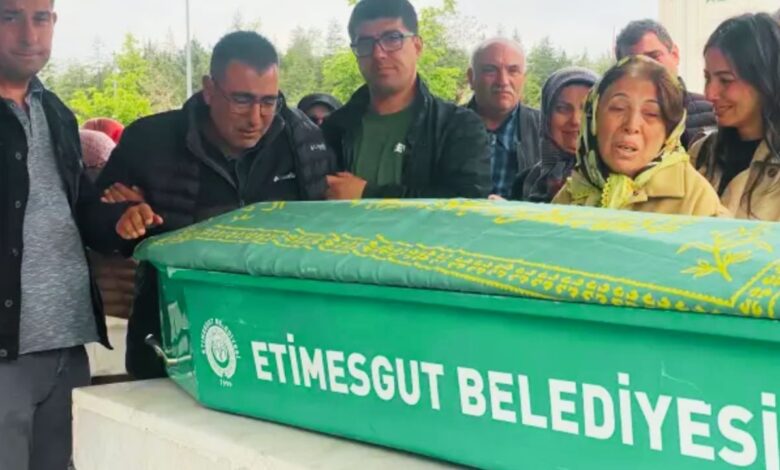 Ankara'da yürek yakan kaza: Öğretmen ve oğlu son yolculuklarına uğurlandı