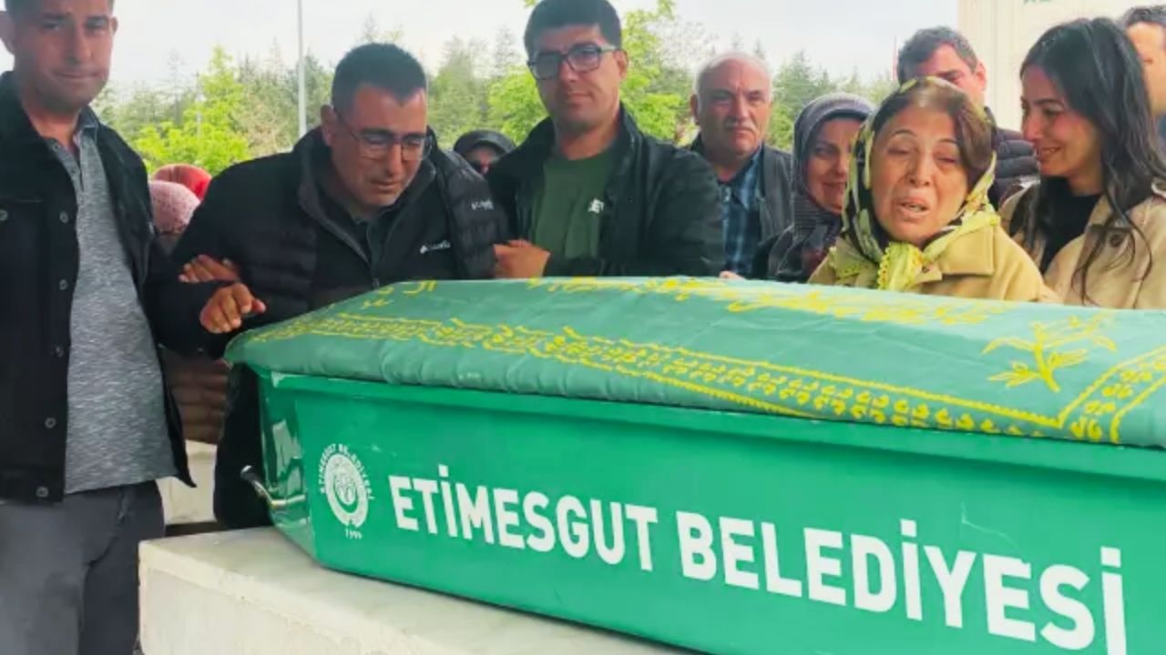 Ankara'da yürek yakan kaza: Öğretmen ve oğlu son yolculuklarına uğurlandı