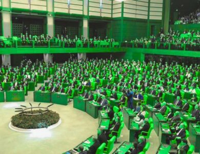 İşçi ve Memurlara Eşit Haklar Teklifi TBMM'ye Sunuldu
