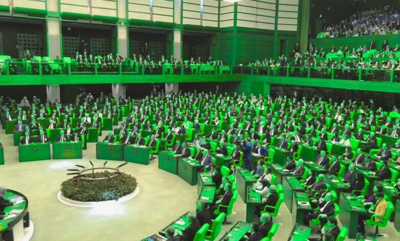 İşçi ve Memurlara Eşit Haklar Teklifi TBMM'ye Sunuldu