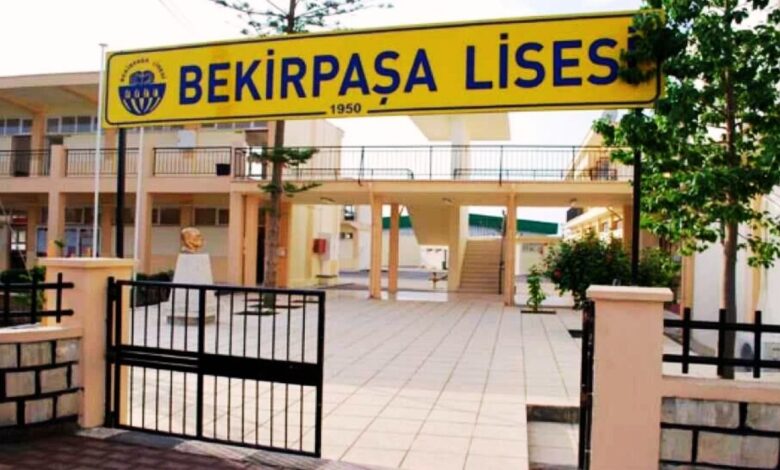 Lise’de kriz: Müdür sınıfları kilitledi, dersler yapılamıyor