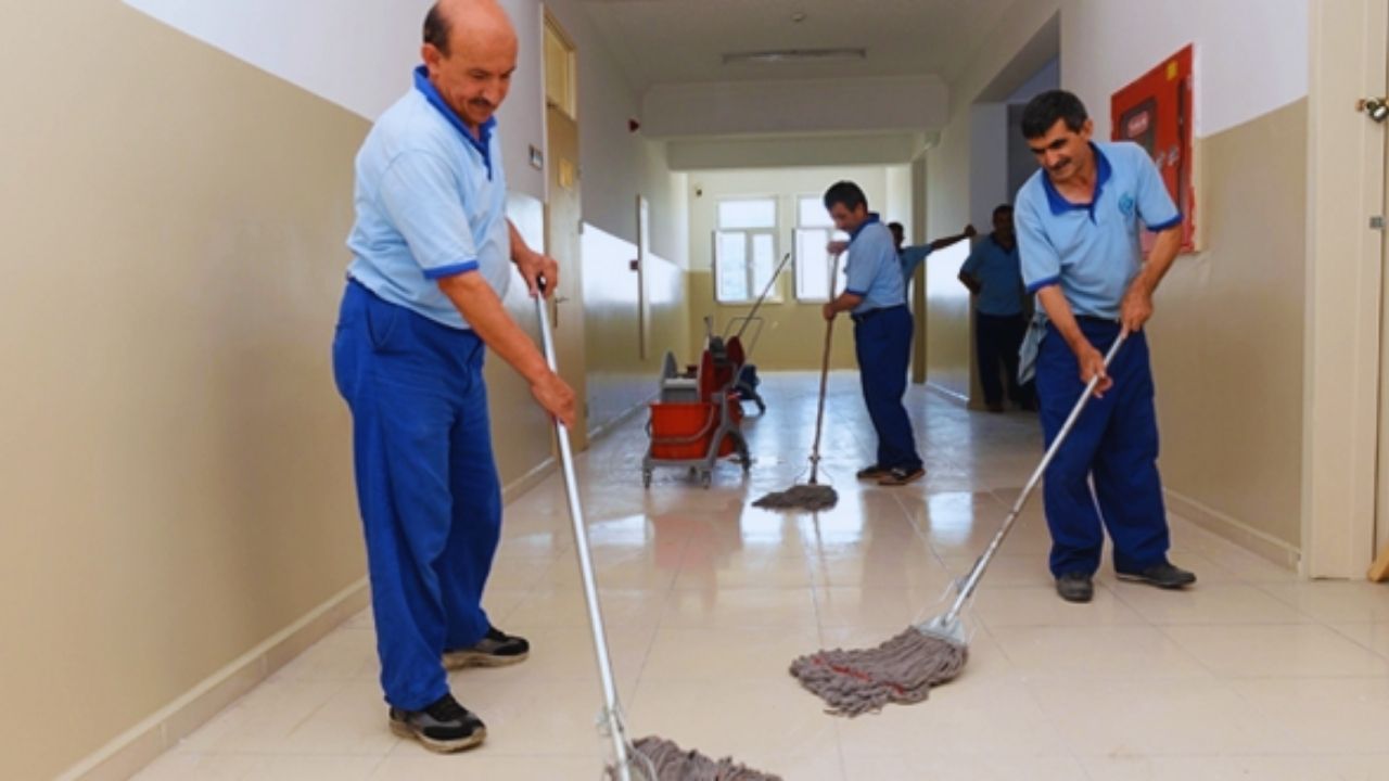 Yardımcı Hizmetler Sınıfı "Hizmetli" Değil, Memurdur!