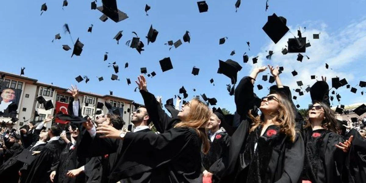 Türkiye'nin En Güçlü Diplomalarına Sahip Üniversiteler Belli Oldu: Mezunlar İş Aramadan Şirketlerin Radarına Giriyor!