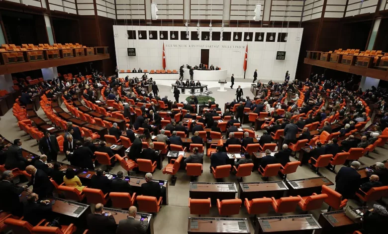 Bayramın 2. Günü Müjde Verildi: Staj ve Çıraklık Düzenlemesi TBMM'de