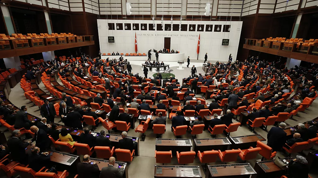 Bayramın 2. Günü Müjde Verildi: Staj ve Çıraklık Düzenlemesi TBMM'de