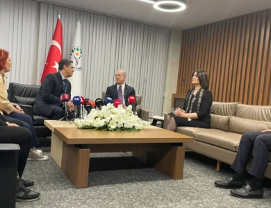 Siyasette "Demli Çay" Esprisi: MHP ve DEM Parti Bayramlaşmasında Gülümseten Anlar!