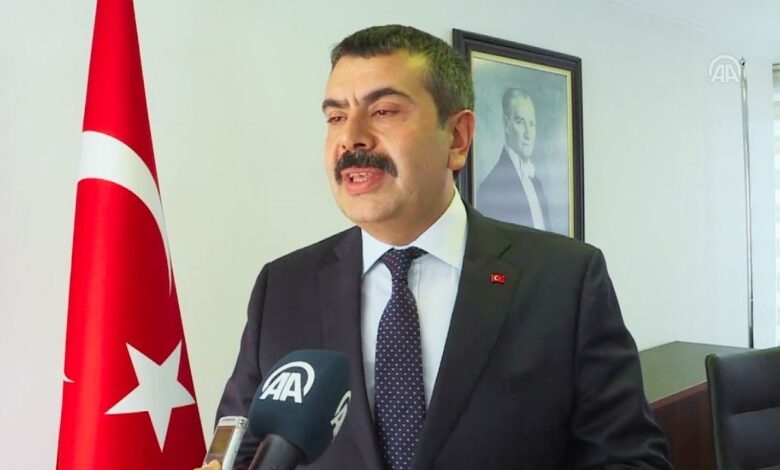 Bakan Tekin Duyurdu: Okullarda Serbest Kıyafet Dönemi Bitiyor, Forma Geri Geliyor!