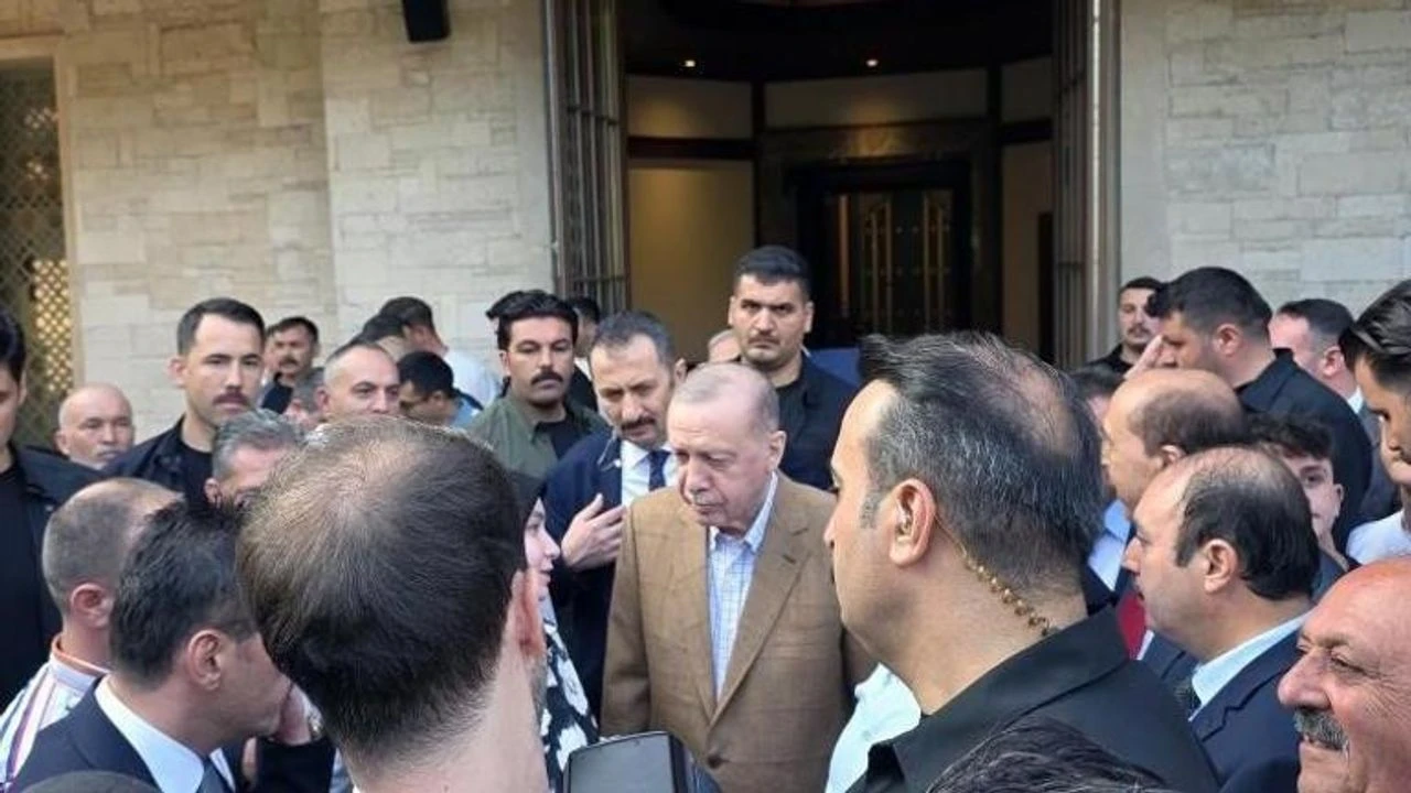 Cumhurbaşkanı Erdoğan'ın Kurban Bayramı Namazında Dikkat Çeken Detay!