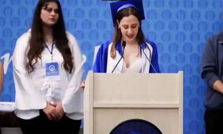 Üniversite birincisinin Atatürk'lü konuşması töreni ayağa kaldırdı