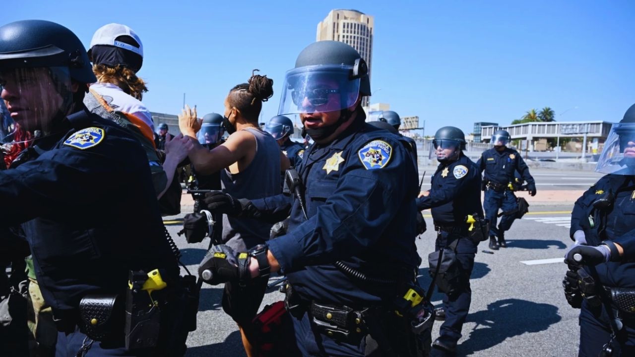 Amerika Savaş Alanı Gibi: Los Angeles'ta Sokağa Çıkma Yasağı İlan Edildi!