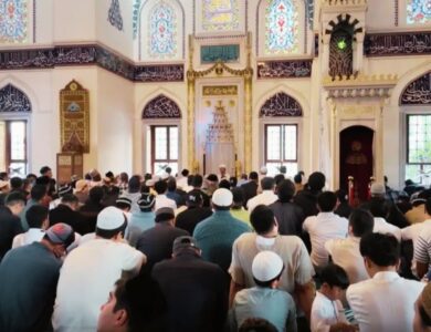 Japonya'da bayram namazı 3 kez kılındı