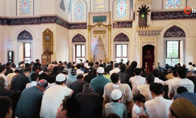 Japonya'da bayram namazı 3 kez kılındı