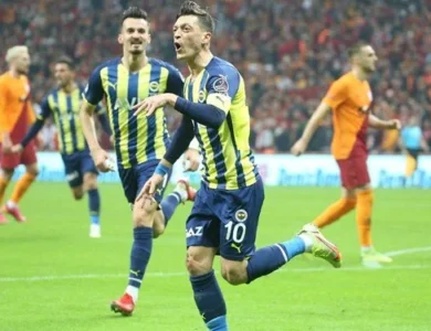 Fenerbahçeliler Mesut Özil'e Ateş Püskürdü: Özil Galatasaray'ı Seçti!