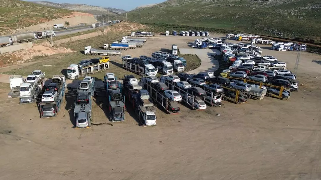 Türkiye Sınırında İkinci El Araç Akını: Binlerce Otomobil Suriye'ye Gönderildi!